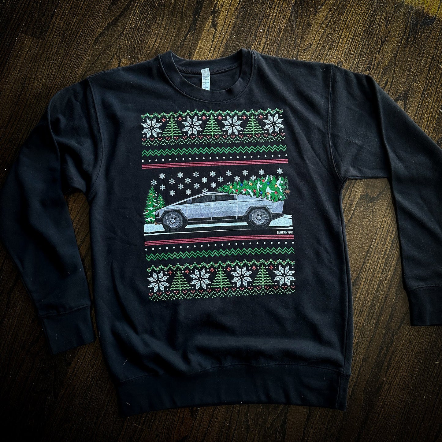 Maglione di Natale Brutto - Tesla Cybertruck -- Maglione Natalizio Brutto - Regalo per le Feste per gli Appassionati di Auto, Regalo di Natale Divertente, Regalo Tesla, Regalo Cybertruck